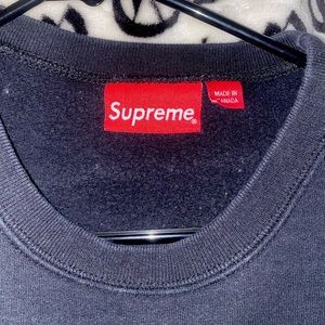 AUTHENTIC supreme sweater
